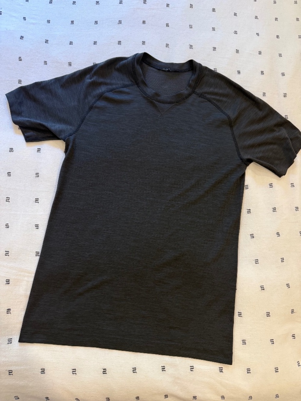 lululemon Metal Vent Tech Short-Sleeve Shirt black small